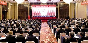 ●6月29日-7月1日，中共湖南鋼鐵集團(tuán)第一次黨代會在長沙隆重召開，確定了集團(tuán)公司未來五年發(fā)展愿景和主要目標(biāo)：高舉偉大旗幟，強(qiáng)化黨建引領(lǐng)，構(gòu)建“雙輪雙驅(qū)六化”新格局，建設(shè)世界一流鋼鐵企業(yè)。