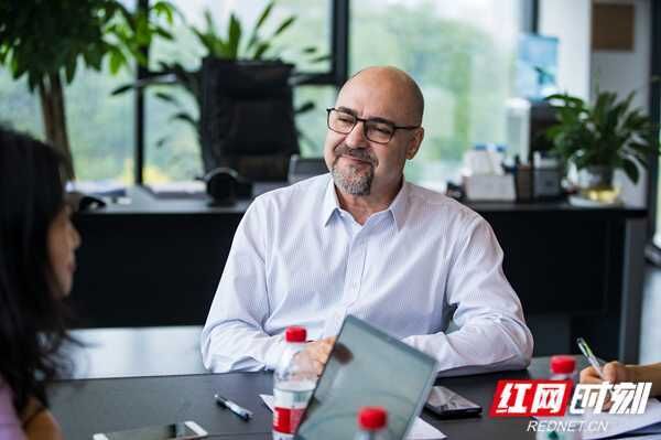 這是一件高尚的事，愛心無國界——巴西人費爾南德湘中扶貧記