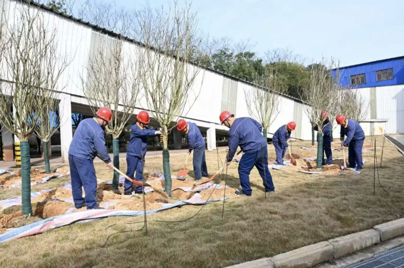 春?jiǎn)⒕G章 共建共享丨湘鋼開(kāi)展”美麗湘鋼·添新綠”活動(dòng)